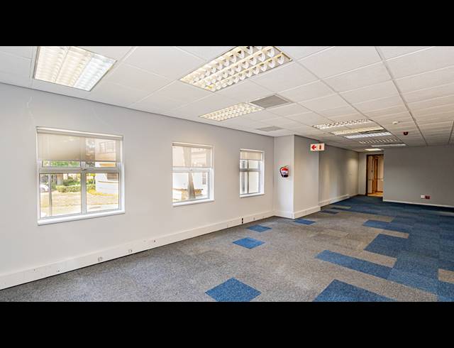 574M² OFFICE TO LET IN FERNDALE